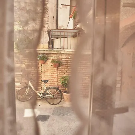 Abbraccio Di Romeo